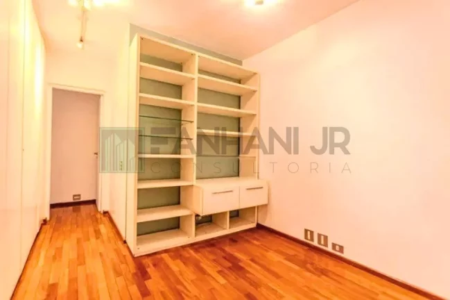 Imagem Apartamento de Luxo na Jardim Europa, São Paulo-SP: 3 quartos, 3 suítes, 3 salas, 5 banheiros, 3 vagas - 225m². Aproveite!