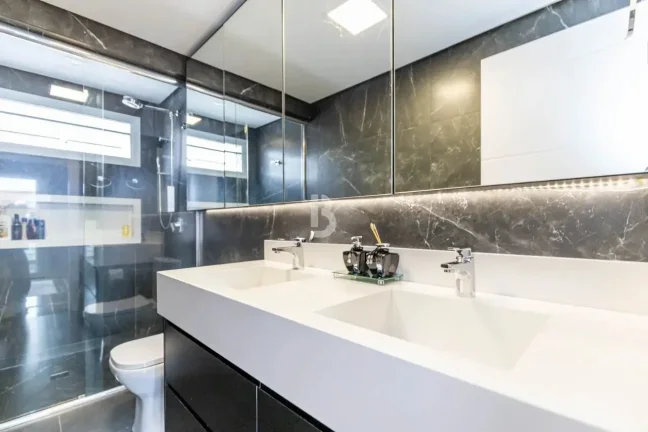 Imagem Sobrado Triplex à Venda – Alto Padrão e Sustentabilidade a Uma Quadra do Parque Atuba