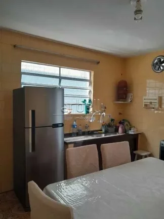 Imagem Casa com 150 M² com 2 dormitórios, 1 banheiro, sala, cozinha, área serviços, quintal, vaga de ga...