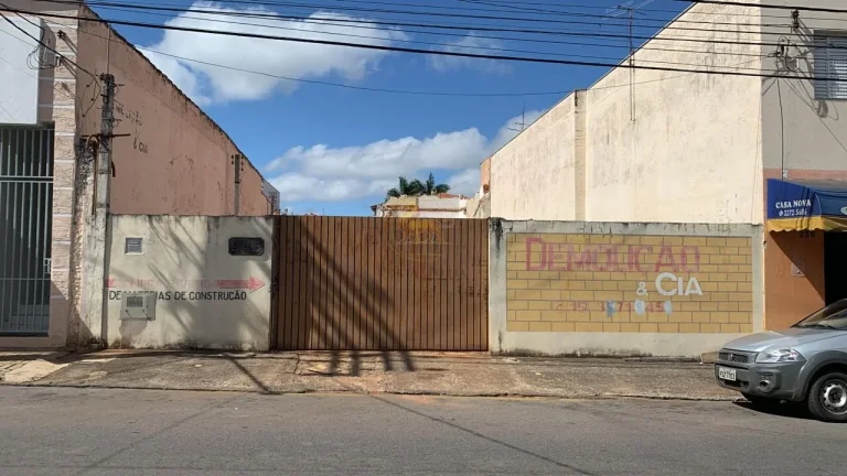 Imagem Invista no Centro de Itapetininga! Terreno Comercial 585 m² – Rua Quintino Bocaiuva