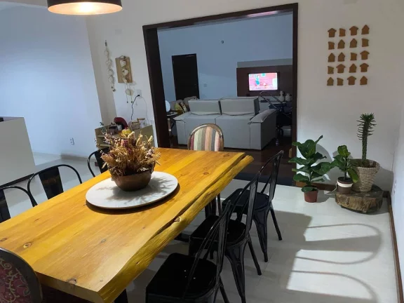Imagem Linda casa a venda em área nobre da cidade de Nova Friburgo.
