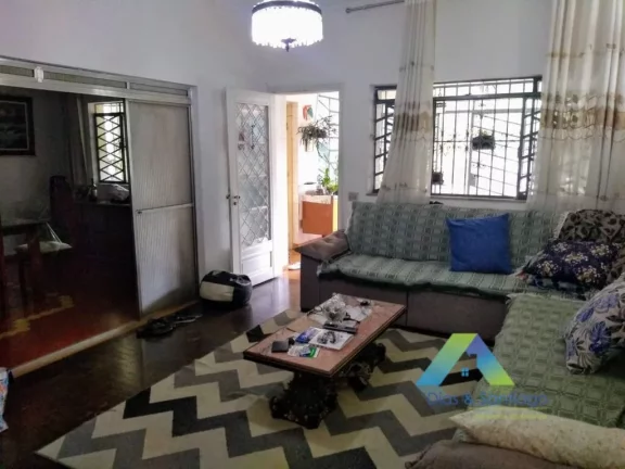 Imagem Casa com 4 Quartos à Venda, 350 m²