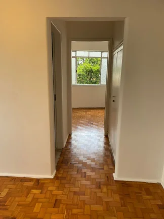 Imagem Apartamento 50M², 1Q, Cozinha, 1 Banheiro, Recém Reformado, Cozinha Americana Toda em Porcelanato, Pé Direito Alto, Janelões.