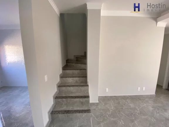 Imagem Sobrado com suíte e dois quarto no centro