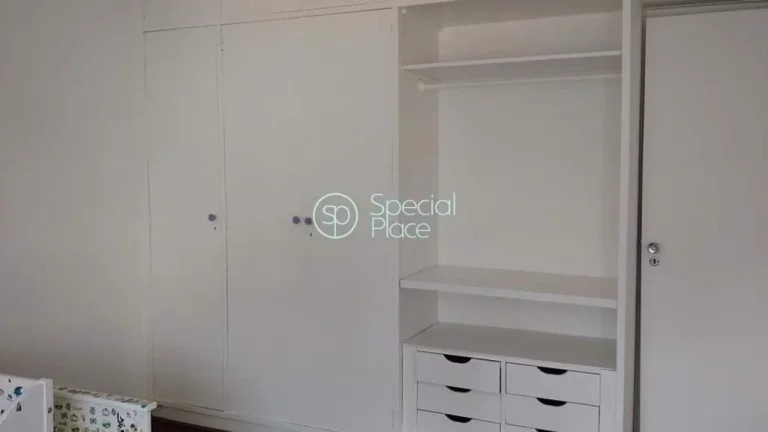 Imagem Ótimo apartamento com 144m², na Rua Urimonduba, Itaim Bibi. Living amplo com grandes janelas propo...