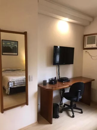 Imagem Flat para aluguel possui 30 metros quadrados com 1 quarto em Moema