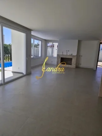 Imagem Sobrado novo, com 04 suítes uma sendo térrea e piscina