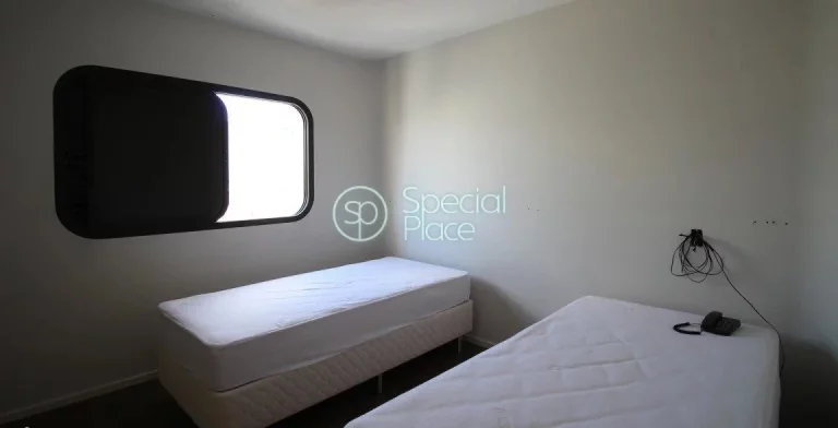 Imagem Amplo apartamento à venda com 4 quartos, sendo 2 suítes, e 4 banheiros no total. Este apartamento ...
