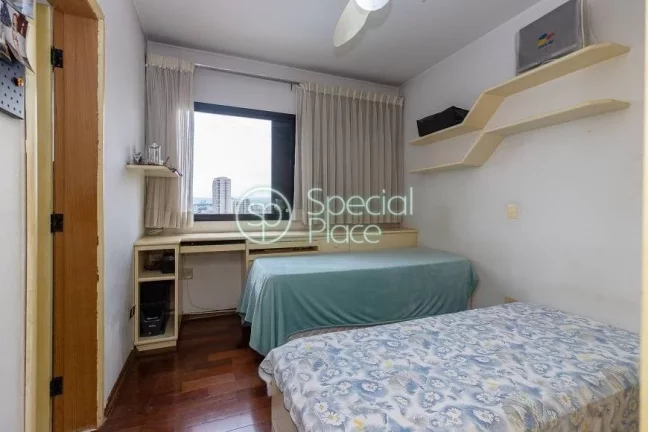 Imagem Apartamento Ideal para quem gosta de espaço, amplo, bem arejado com muita luz natural, 3 dorms, 3 s...