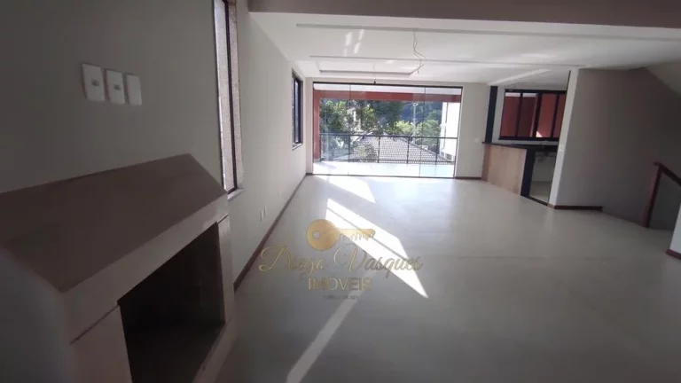 Imagem Casa em Condomínio para Venda em Teresópolis / RJ no bairro Vargem Grande