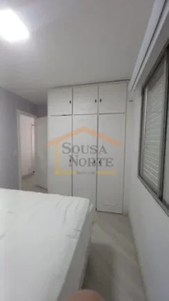 Imagem Apartamento reformado, com 3 dormitórios e armários planejados, cozinha com móveis planejados, ar...