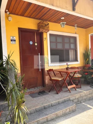 Imagem Casa em Condomínio de Luxo à Venda em Curicica, Rio de Janeiro-RJ: 2 Quartos, 2 Suítes, 1 Sala, 3 Banheiros, 1 Vaga de Garagem, 77m².
