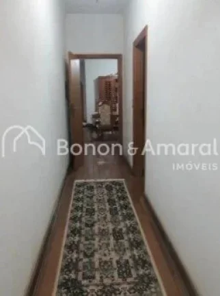 Imagem Residência espaçosa e elegante, com fácil acesso às principais avenidas da RMC e completa infrae...