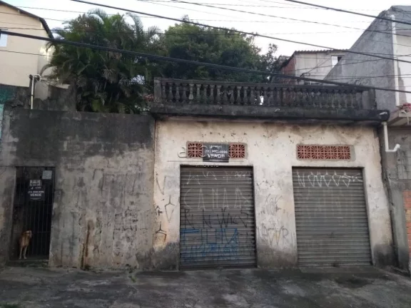 Excelente oportunidade de investimento! Terreno em aclive com medidas de 10m x 30m (367m²) com 14,5...