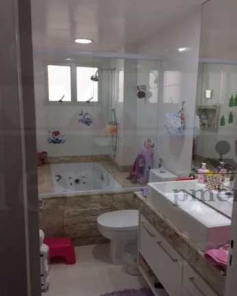 Imagem Apartamento reformado em Perdizes, andar alto com 4 quartos ( 1 suíte ) e 2 vagas, 132m².