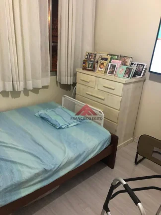 Imagem Amplo Apartamento na segunda quadra da Ary Parreiras,composto de ampla sala,dois quartos,cozinha,area de serviço externa e dependências completa,vaga