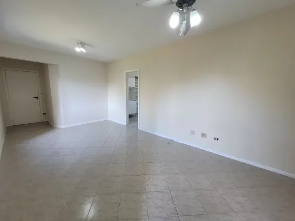 Imagem PITANGUEIRAS – DUAS QUADRAS DA PRAIA, EXCELETE APTO, ANDAR BAIXO, CLARO E SUPER AREJADO, RICO EM ARMÁRIOS, GARAGEM DEMARCADA NO PRÉDIO, COND. BAIXO