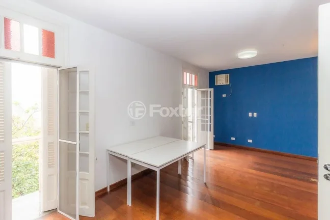 Imagem Casa Vila Madalena - 352M², 3 Dorms, 3 Suítes, 2 Vagas, 3 Salas, Lareira, Mobiliado, Varanda, Closet.