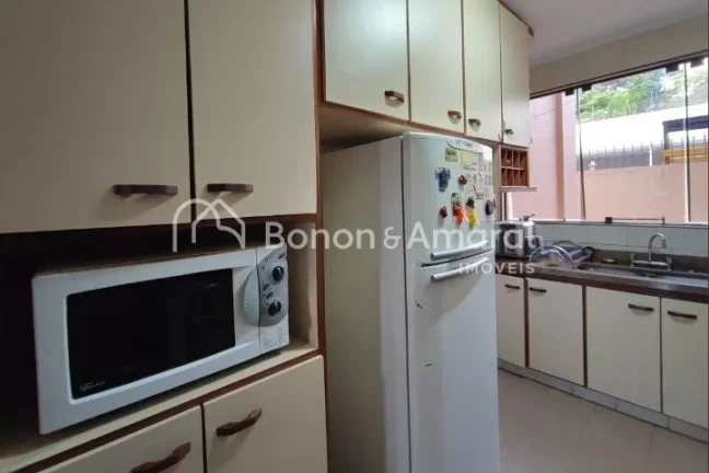 Imagem Amplo Imóvel à Venda com 3 Quartos em Campinas

Estamos oferecendo um espaçoso imóvel localizado...