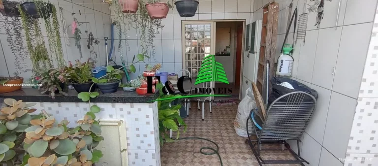 Imagem Casa para Venda em Araras, Parque das Árvores, 5 dormitórios, 1 suíte, 2 banheiros, 2 vagas