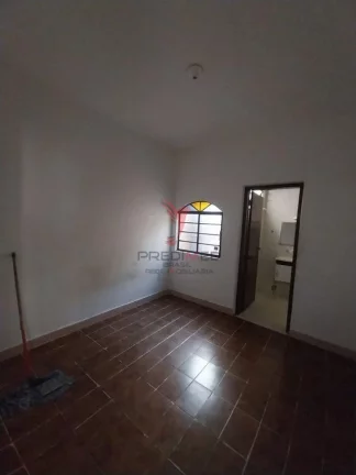 Imagem Casa de 3 Quartos, 2 Suites, churrasqueira, no Bairro Jardim Rony, Guaratinguetá