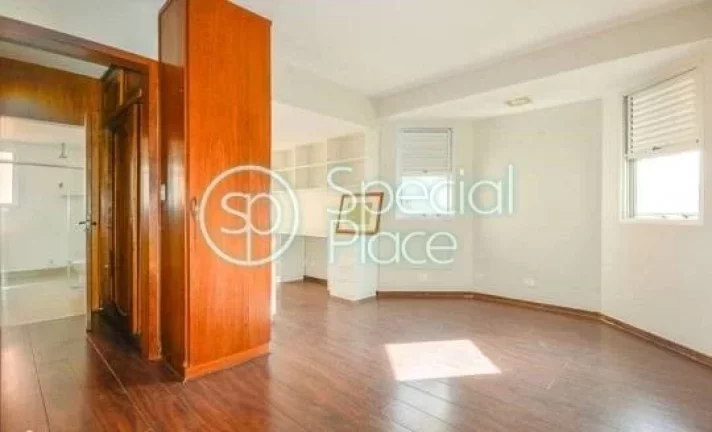 Imagem Amplo apartamento à venda com 4 quartos, sendo 4 suítes, e 7 banheiros no total. Este apartamento ...