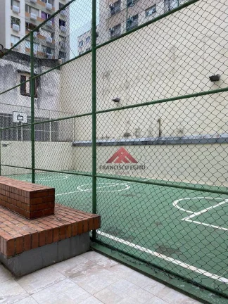 Imagem Apartamento em local previligiado no miolo de icarai,constituido por salão 03 quartos dependencias completa,vaga de garagem na escritura,andar alto so
