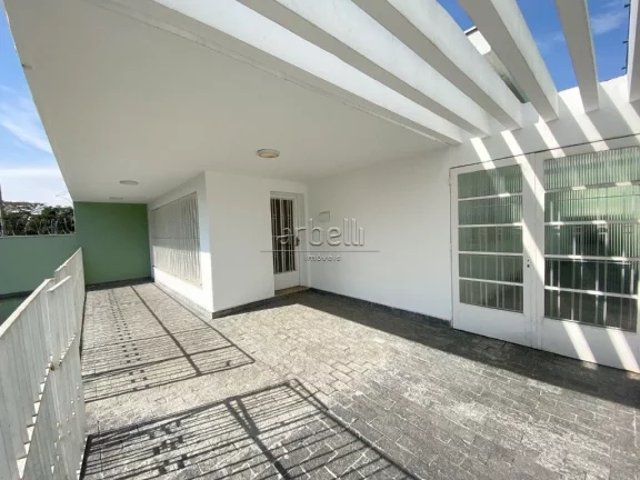 Imagem Casa comercial bem ampla com 250 M² com 5 salas, 3 lavabos, cozinha, 4 vagas de garagem, quintal e ...