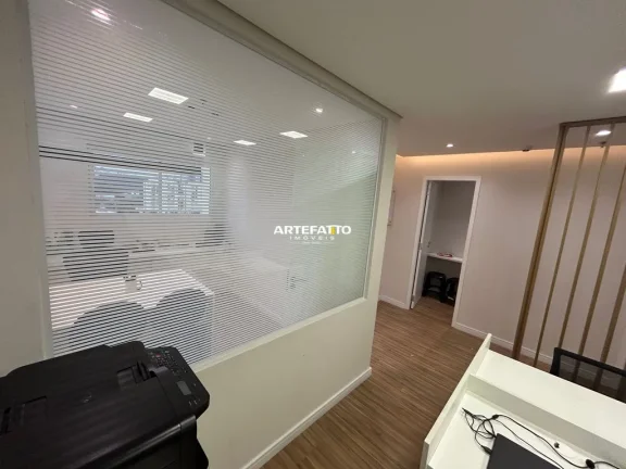 Imagem Maravilhosa Sala Comercial – 45m2 | Totalmente Mobiliada e Pronta para Uso