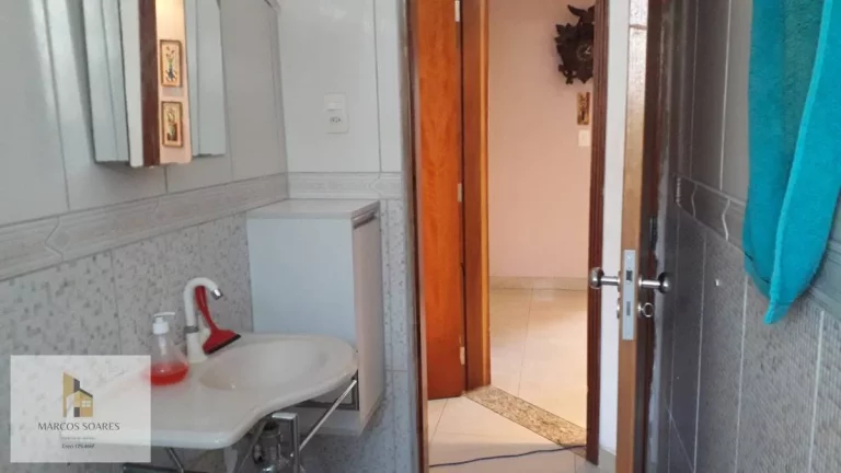 Imagem Sobrado à venda em Osasco, Vila Yara, 152,300m2 com 4 quartos, 8 vagas de garagem