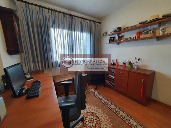 Imagem Vendo SUPER Apartamento na região do Morumbi, um excelente imóvel de 211m², com 3 Dormitorios grandes, sendo 1 Suíte com varanda, Sala de estar e Jantar, Cozinha, Lavanderia com dependência de empregada, banho Social e Lavabo, 3 vagas de garagem cobertas,
