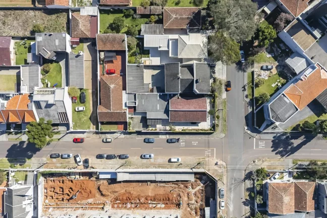 Imagem Terreno de Esquina no Bairro Portão – Excelente Oportunidade para Construtores!