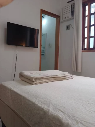 Imagem VENDO ÓTIMA CASA 115M² 2 QUARTOS RUA ANTONIO HOLANDA REALENGO - RJ