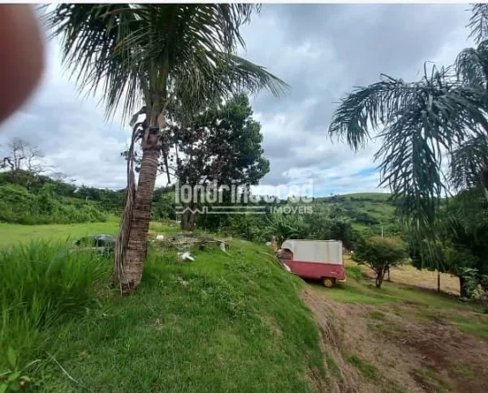 Imagem Terreno com Vista Espetacular para a Natureza – Ideal para Construir, com Topografia Levemente Inclinada e Área Verde Exuberante! Oportunidade Única!