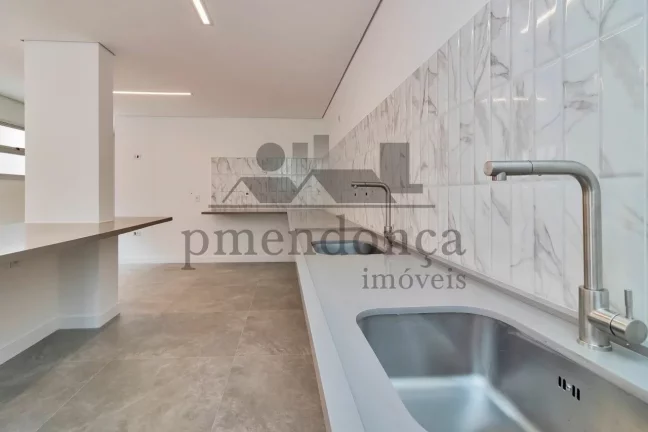 Imagem Apartamento reformado com 267m², 3 suítes e 2 vagas de garagem a venda no Paraíso.