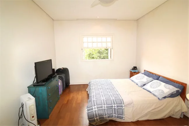 Imagem Sobrado à venda com 3 quartos, sendo 3 suítes, em Morumbi, São Paulo - SP
