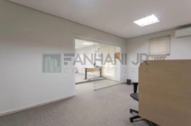 Imagem Venha conhecer este imóvel incrível, totalmente reformado e finamente decorado, com uma localização excepcional! Com 587m² de área construída este e