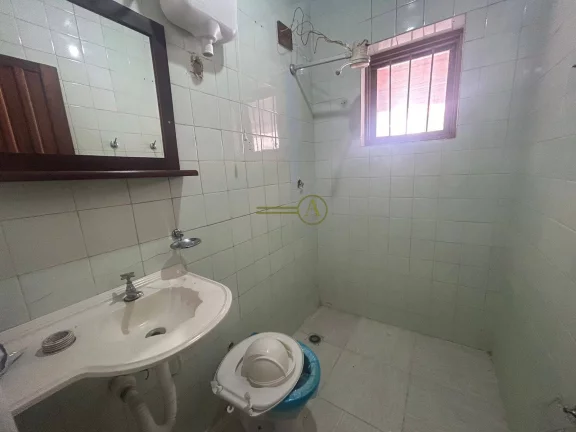 Imagem Casa à 200m do mar no centro de Peruíbe por apenas 500mil