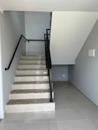 Imagem Apartamento com 2 dormitórios 1 suíte e 1 vaga de garagem no Itacolomi a 300 metros da praia