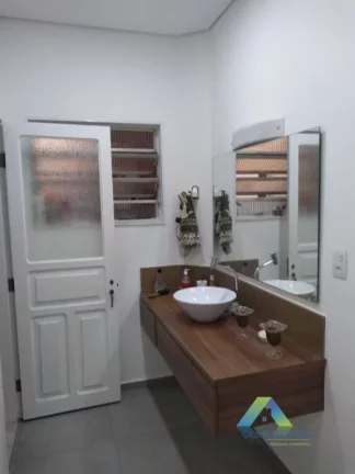Imagem Casa com 4 Quartos à Venda, 350 m²