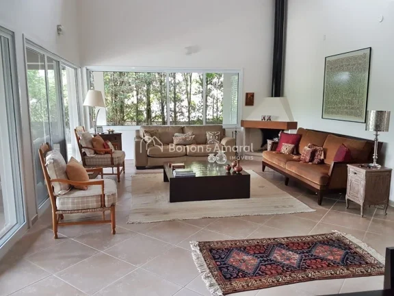 Imagem Este charmoso sobrado está em uma localização privilegiada, com um quintal encantador, jardim exu...