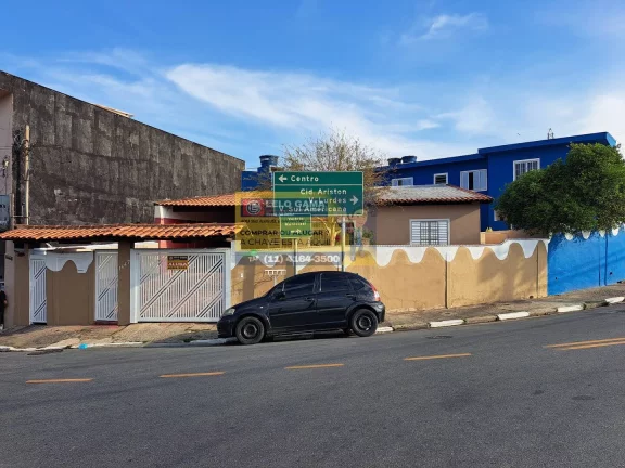 Casa com 3 Quartos para Alugar,  em Centro - Carapicuíba