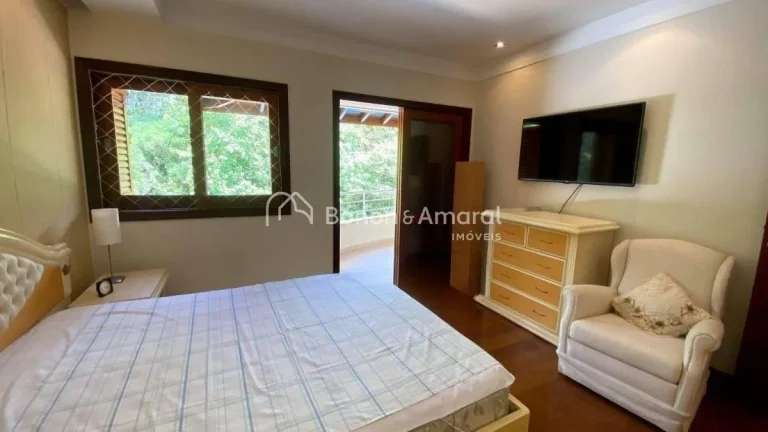 Imagem Casa fantástica e totalmente mobilada no Alphaville Campinas. Possui uma sala de estar elegante, id...