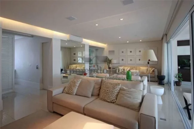 Imagem Beleza e encanto desse apartamento com 170 m² invadem os espaços permeados por tonalidades neutras...