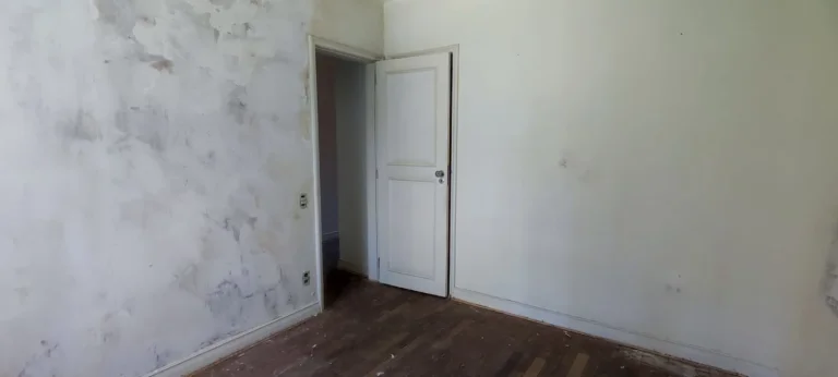 Imagem Apartamento 220M², 3Q, 1 Suíte, 4 Banheiros, Vista Livre e Bela, Área de Serviço, Lavabo, 2 Vagas, Quadra, Playground.