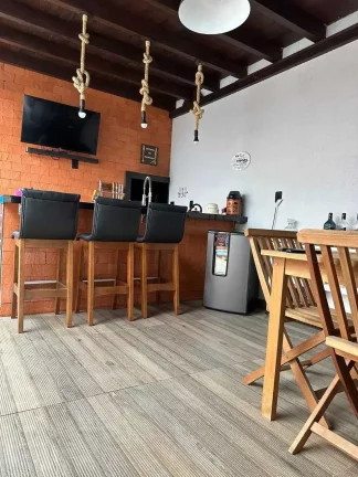 Imagem Casa com 3 dormitórios sendo 1 suíte e 2 vagas de garagem em Itapema/SC