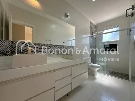 Imagem Imóvel amplo à venda com 4 quartos, sendo 4 suítes e 5 banheiros e 1 lavabo. Este imóvel está b...