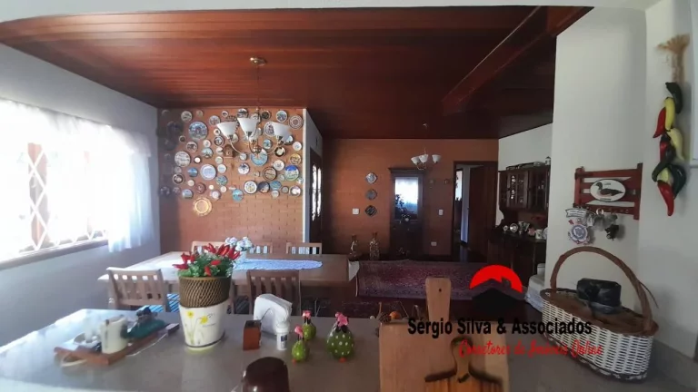 Imagem Casa a Venda na Região do Alto do Vale Encantado em Campos do Jordão - SP
