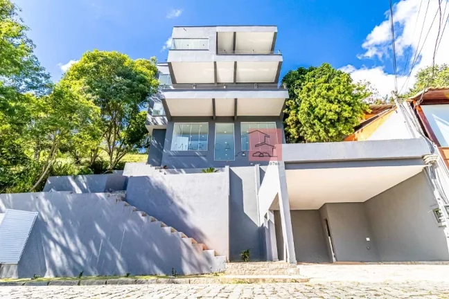 Casa Triplex com 436m² no melhor condomínio de Pendotiba.