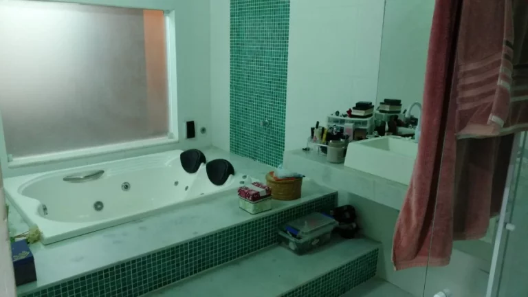 Imagem Casa à venda no Condomínio Portal do Sol - Amplo espaço, 6 quartos e 5 vagas de garagem!
